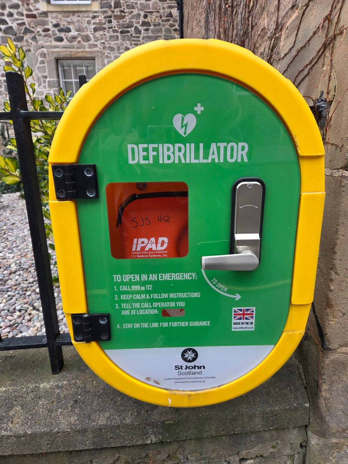 Defibrillator 
